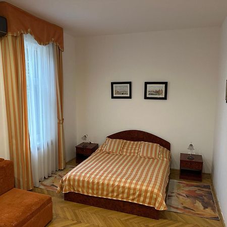 Party Villa Holiday Rent Balatonfoldvar Exterior photo